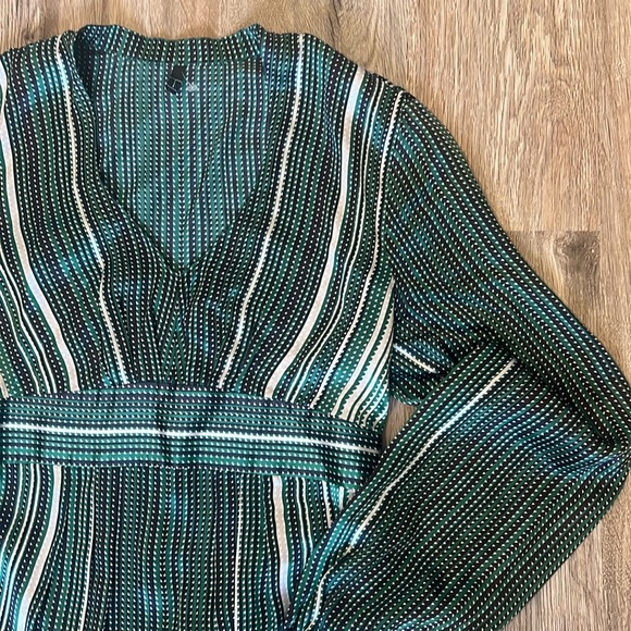 Tahari Women's Green Silk V-Neck Empire Waist Tie Back Dress Size 4 - Picture 2 of 10